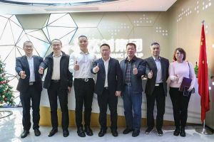 广州市与番禺区人力资源和社会保障局领导莅临江南（中国）-江南（中国）集团调研指导